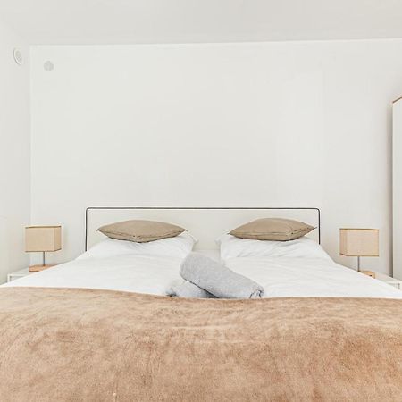 City Vibes: 1Br Apt, 10 Min To Westbahnhof Bécs Kültér fotó