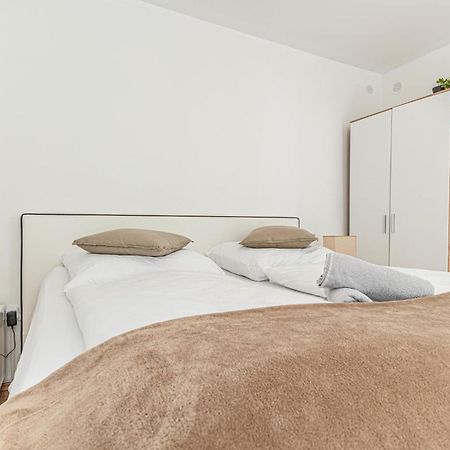City Vibes: 1Br Apt, 10 Min To Westbahnhof Bécs Kültér fotó