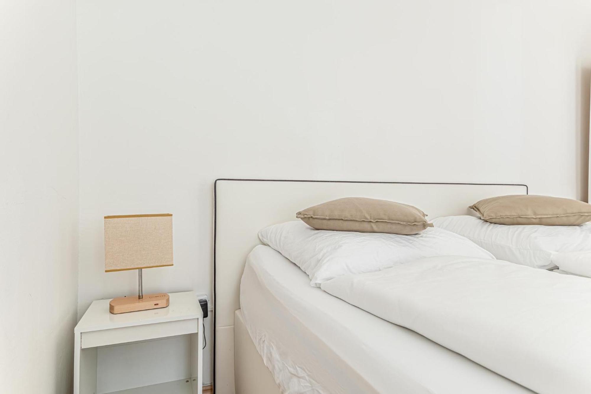 City Vibes: 1Br Apt, 10 Min To Westbahnhof Bécs Kültér fotó