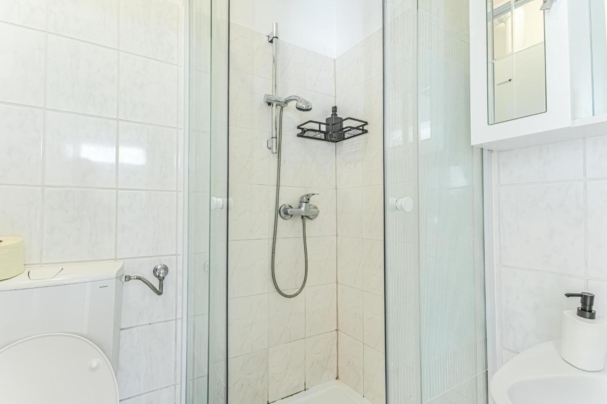 City Vibes: 1Br Apt, 10 Min To Westbahnhof Bécs Kültér fotó