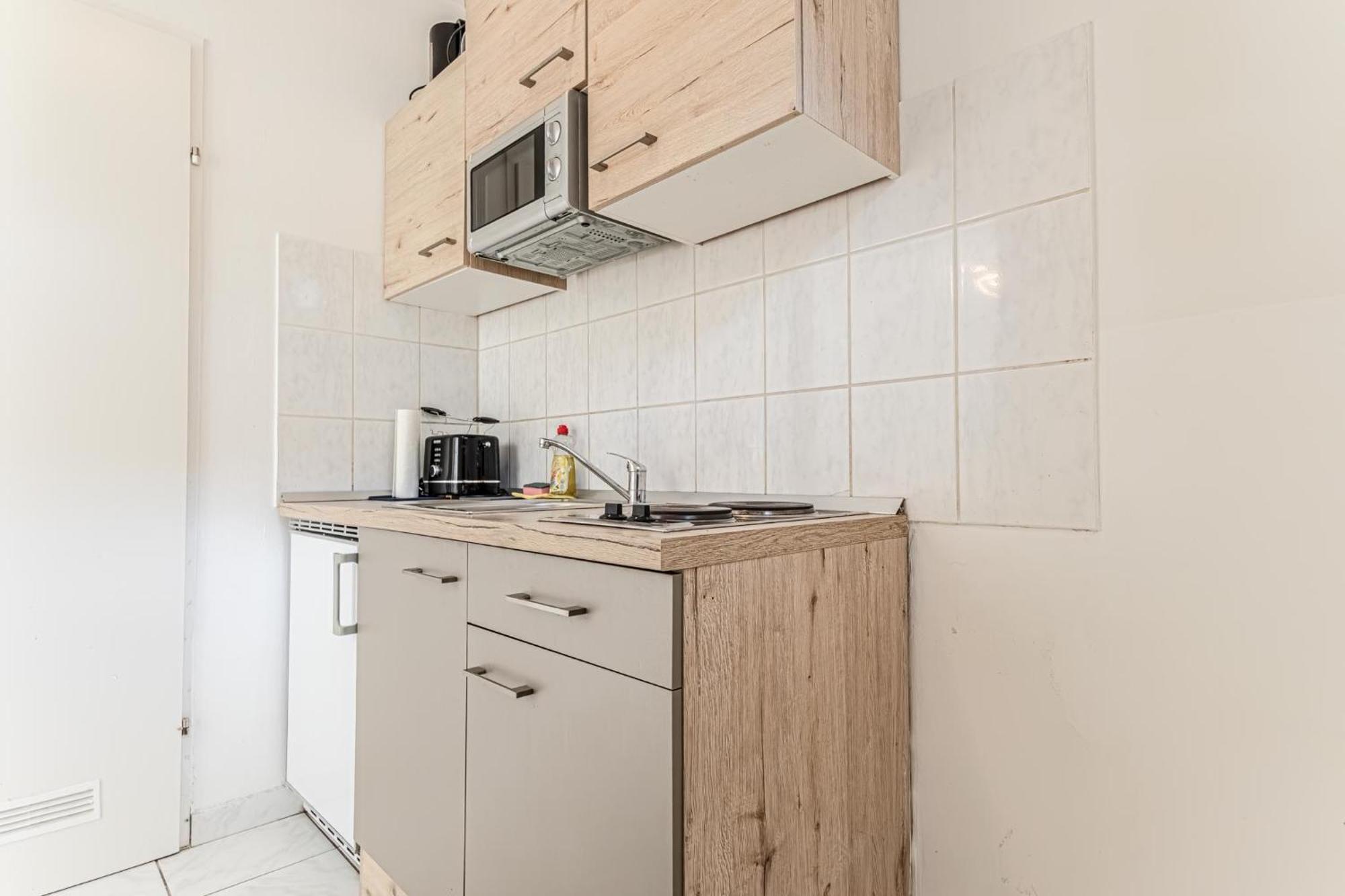 City Vibes: 1Br Apt, 10 Min To Westbahnhof Bécs Kültér fotó