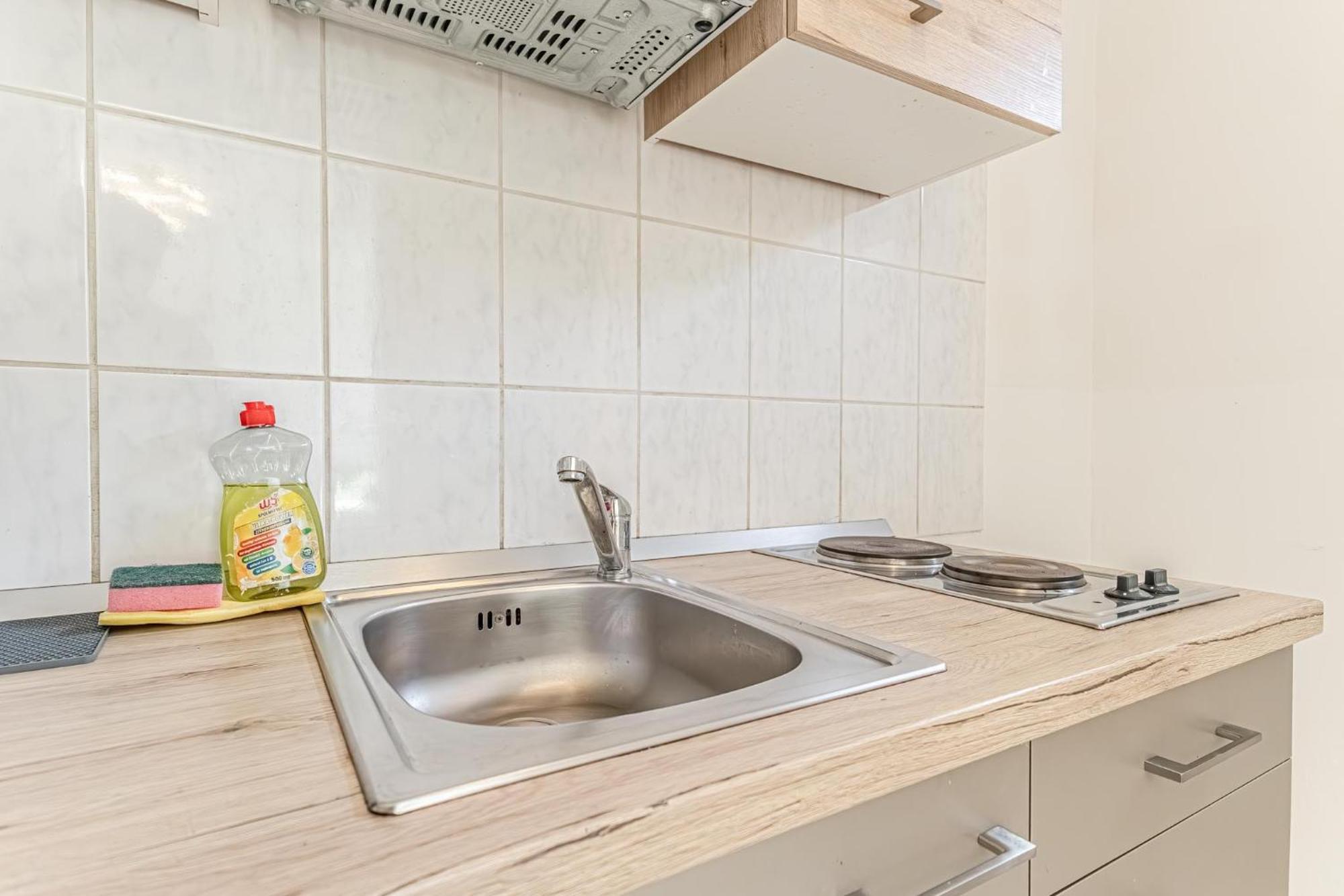 City Vibes: 1Br Apt, 10 Min To Westbahnhof Bécs Kültér fotó