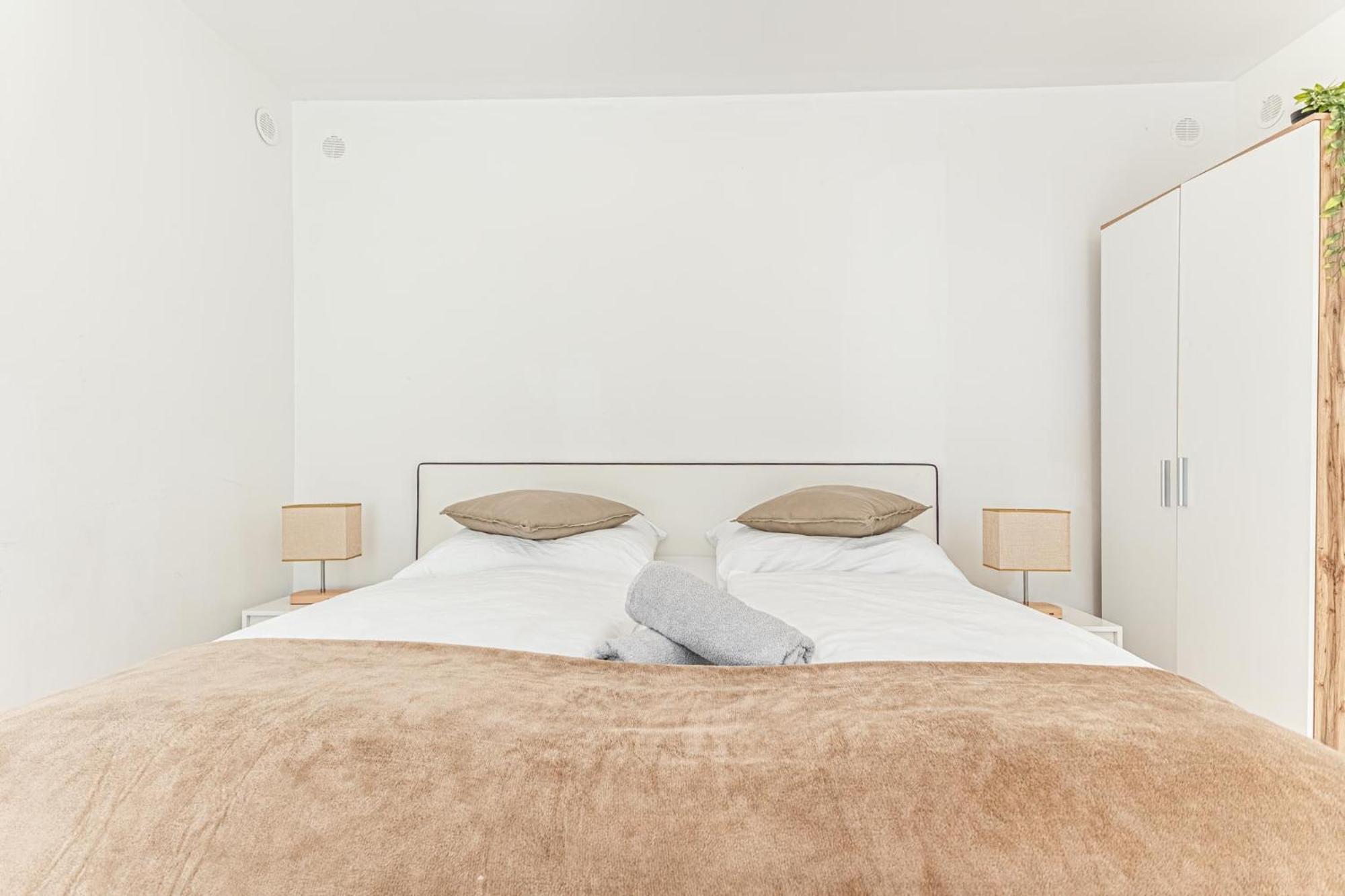 City Vibes: 1Br Apt, 10 Min To Westbahnhof Bécs Kültér fotó