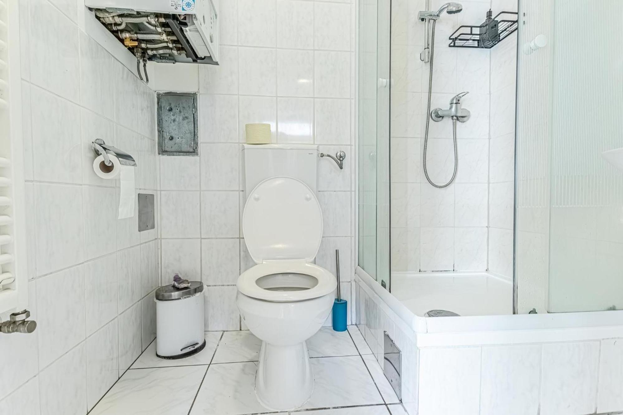 City Vibes: 1Br Apt, 10 Min To Westbahnhof Bécs Kültér fotó