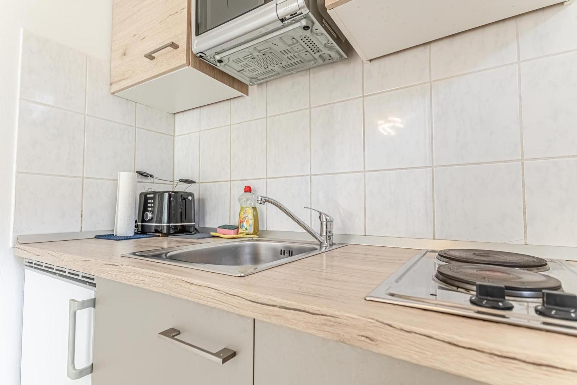 City Vibes: 1Br Apt, 10 Min To Westbahnhof Bécs Kültér fotó