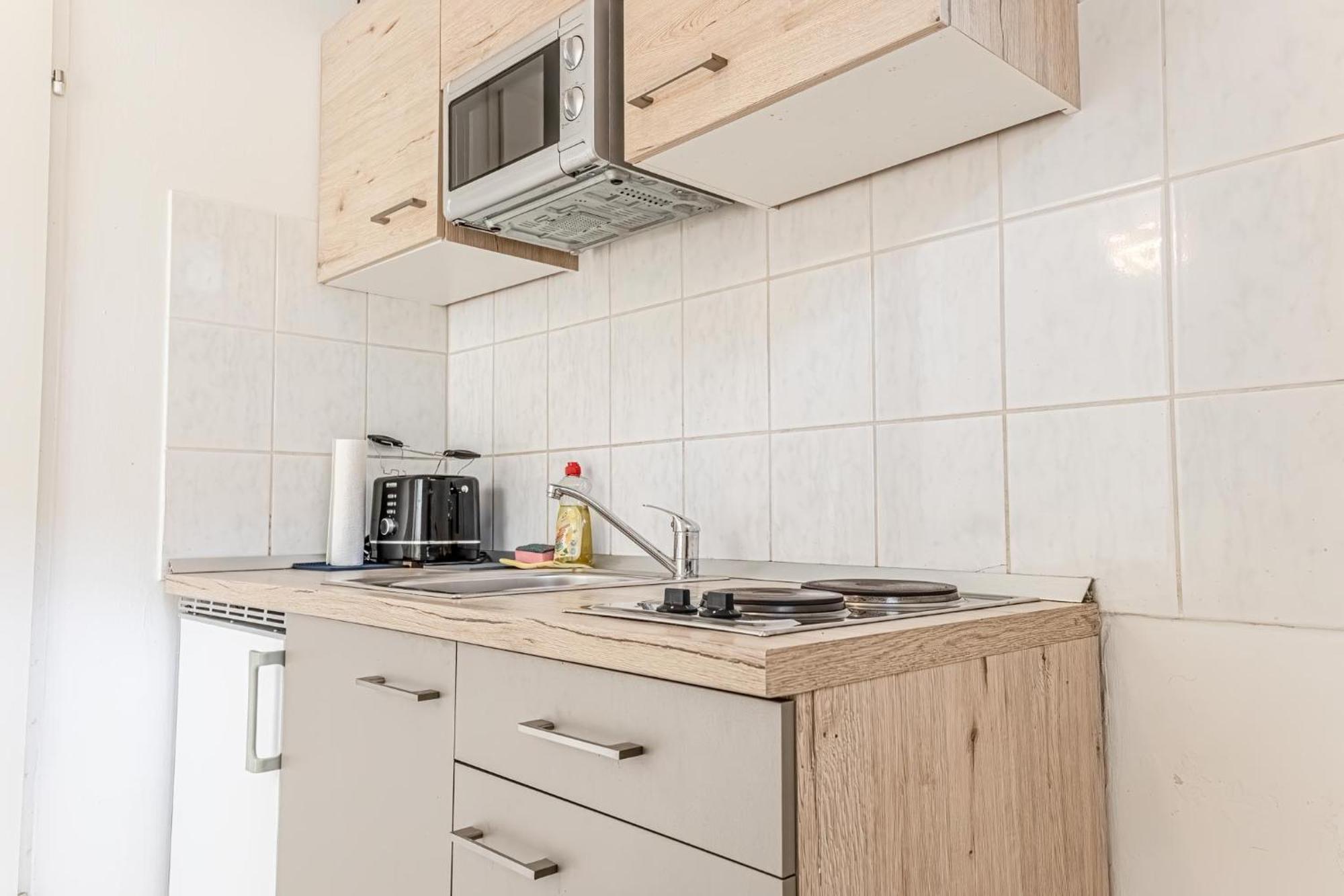 City Vibes: 1Br Apt, 10 Min To Westbahnhof Bécs Kültér fotó