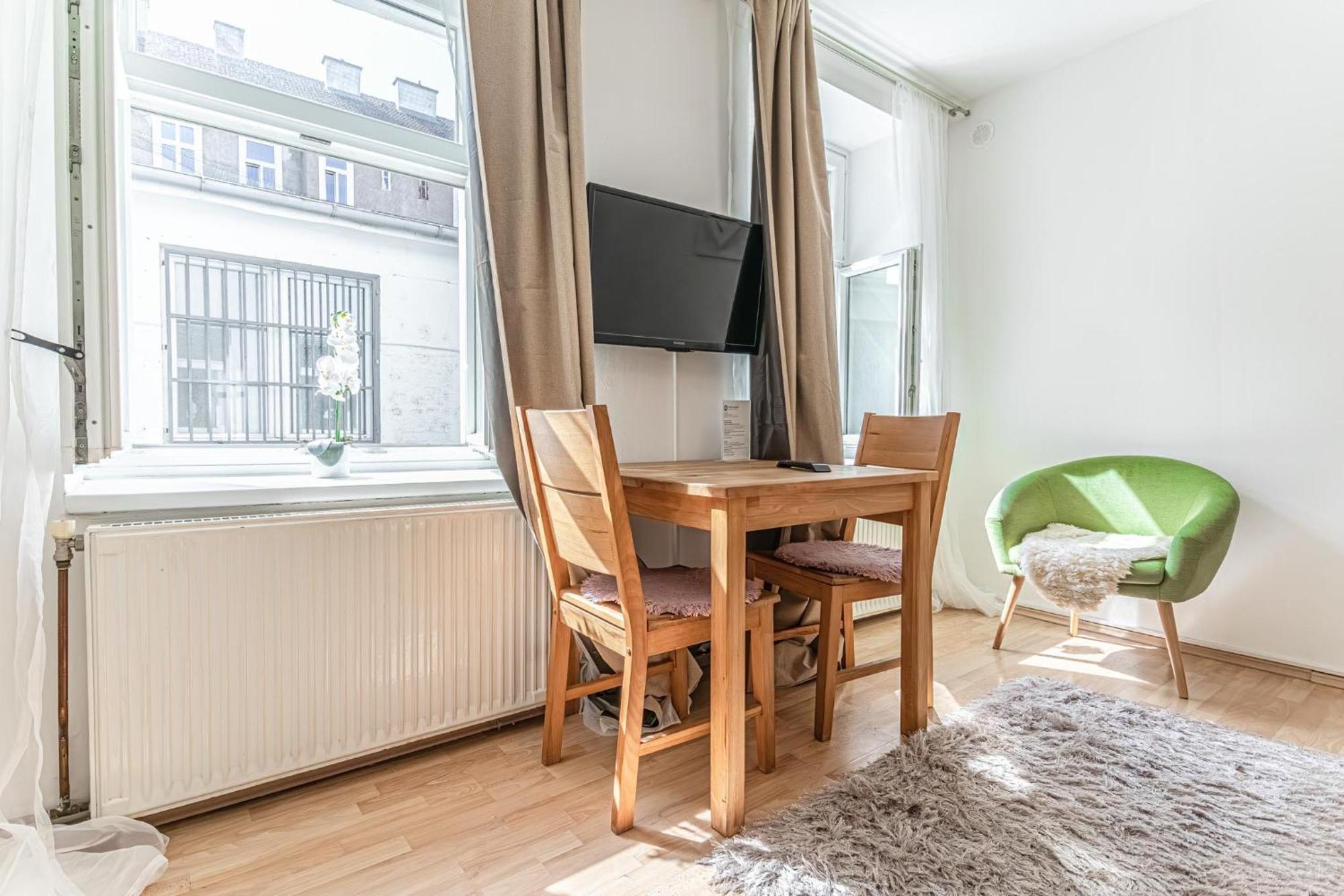 City Vibes: 1Br Apt, 10 Min To Westbahnhof Bécs Kültér fotó
