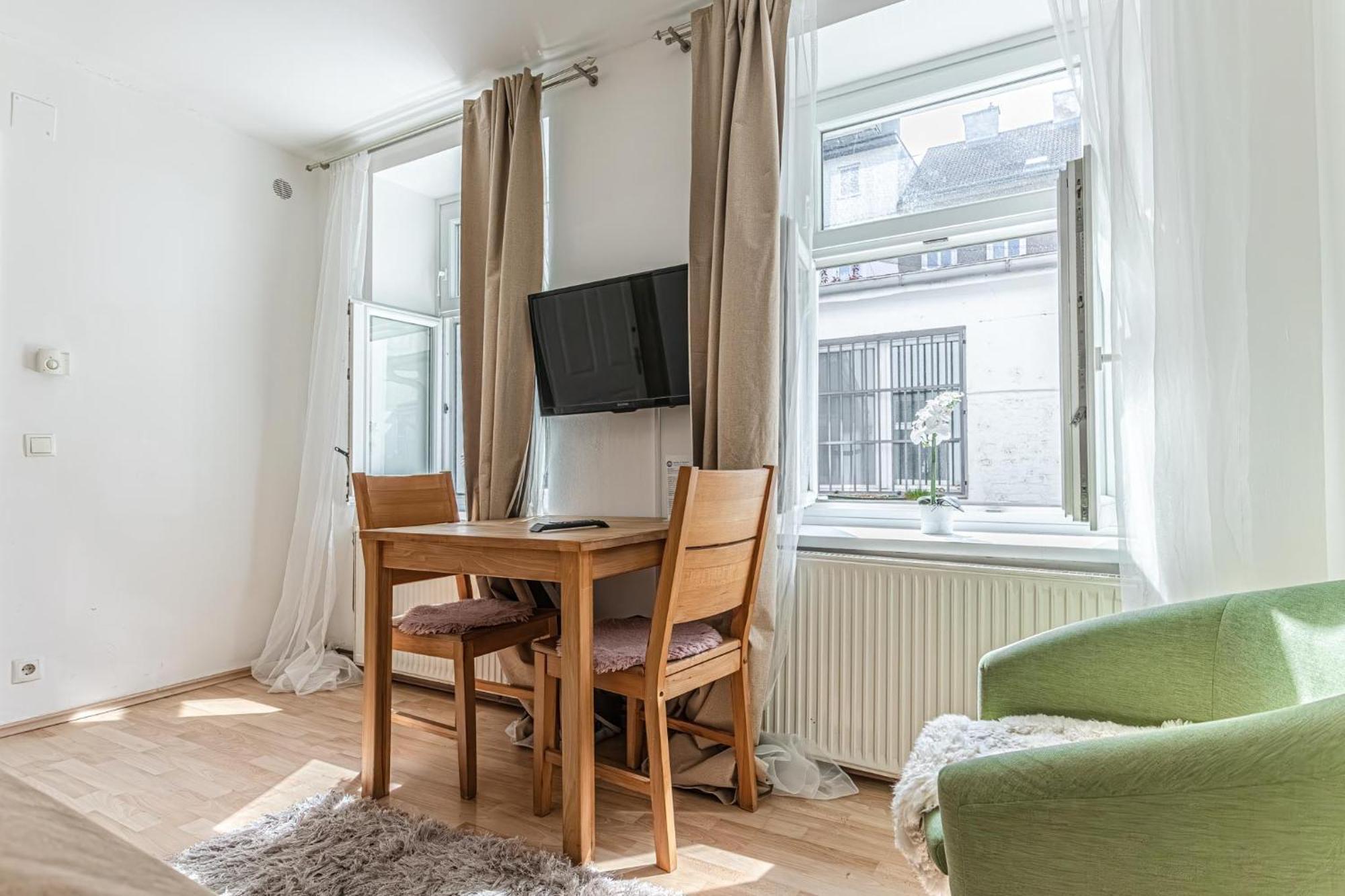 City Vibes: 1Br Apt, 10 Min To Westbahnhof Bécs Kültér fotó